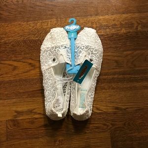 🆕! White lace shoes. Size 8.